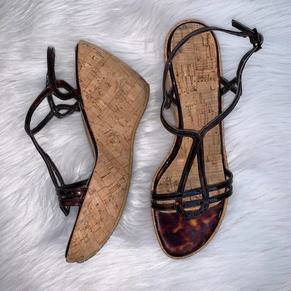 Stuart Weitzman ‘Esteem’ Patent Wedge Sandal, 7.5 - Picture 4 of 7